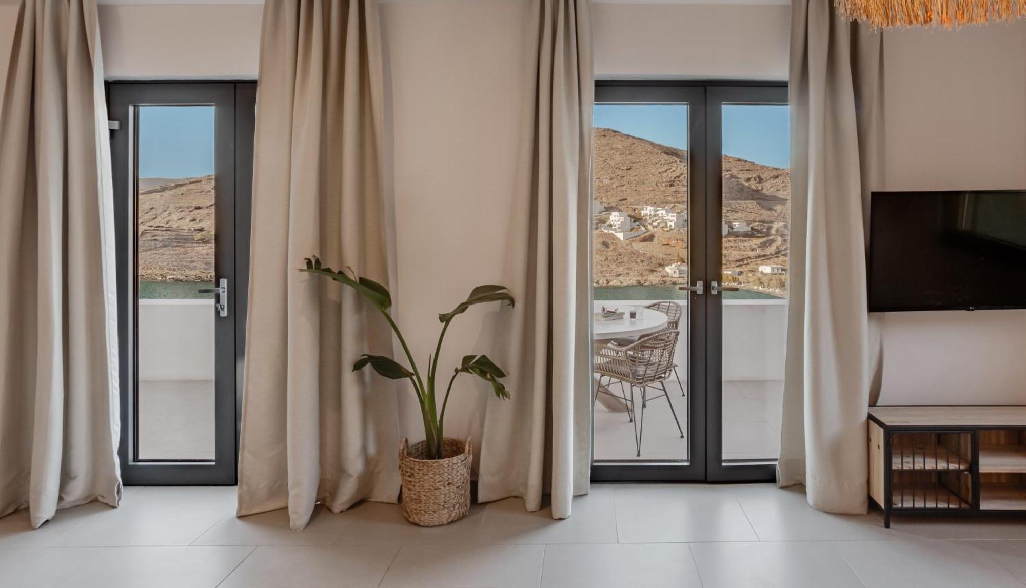 Amal Kythnos Suites Exterior photo